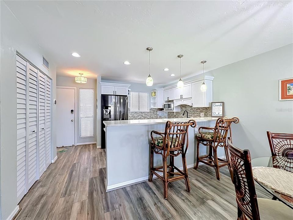 For Sale: $689,900 (2 beds, 2 baths, 1080 Square Feet)