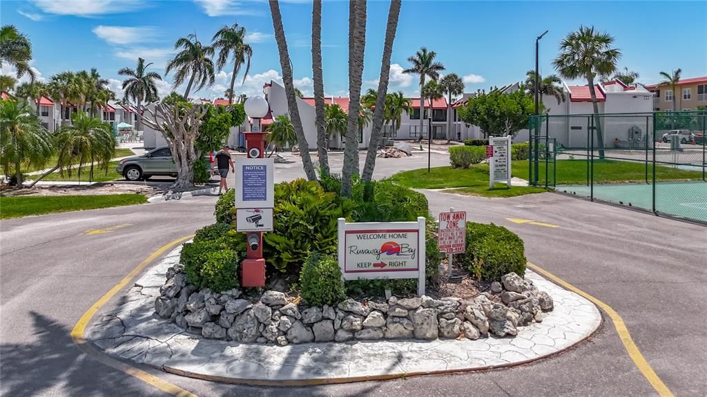 For Sale: $689,900 (2 beds, 2 baths, 1080 Square Feet)
