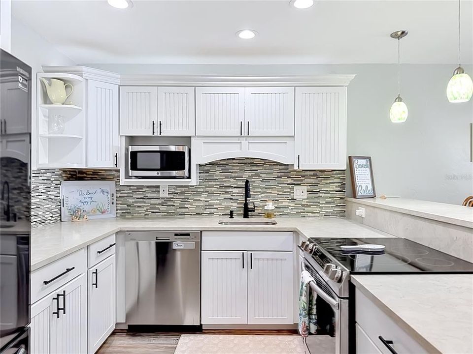 For Sale: $689,900 (2 beds, 2 baths, 1080 Square Feet)