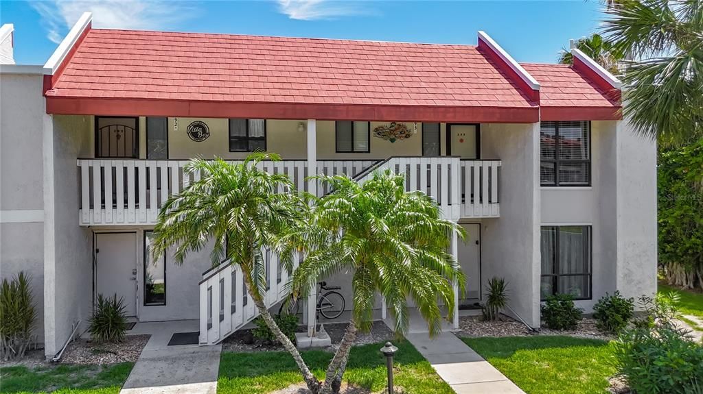 For Sale: $689,900 (2 beds, 2 baths, 1080 Square Feet)
