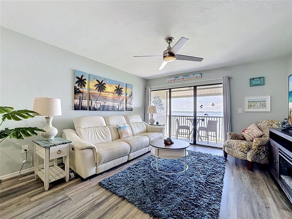 For Sale: $689,900 (2 beds, 2 baths, 1080 Square Feet)