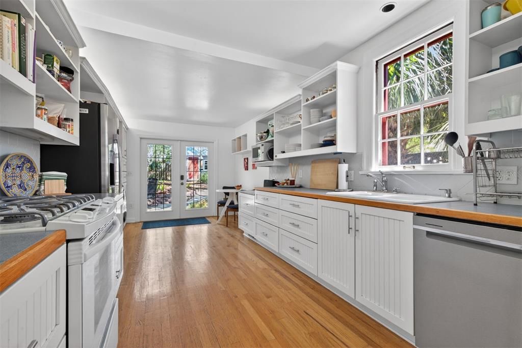 Active With Contract: $575,000 (4 beds, 2 baths, 1773 Square Feet)