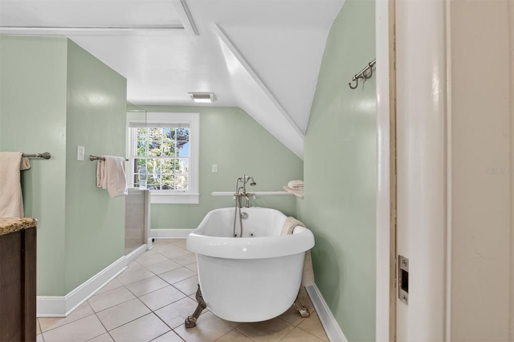 Active With Contract: $575,000 (4 beds, 2 baths, 1773 Square Feet)