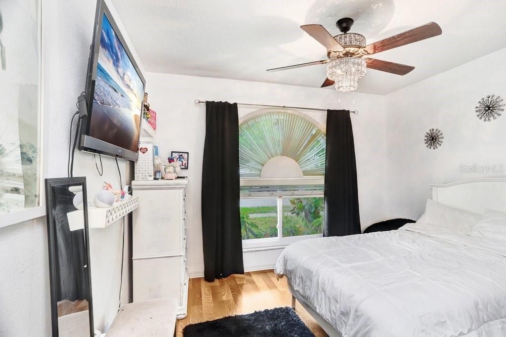 For Sale: $370,000 (4 beds, 2 baths, 1516 Square Feet)