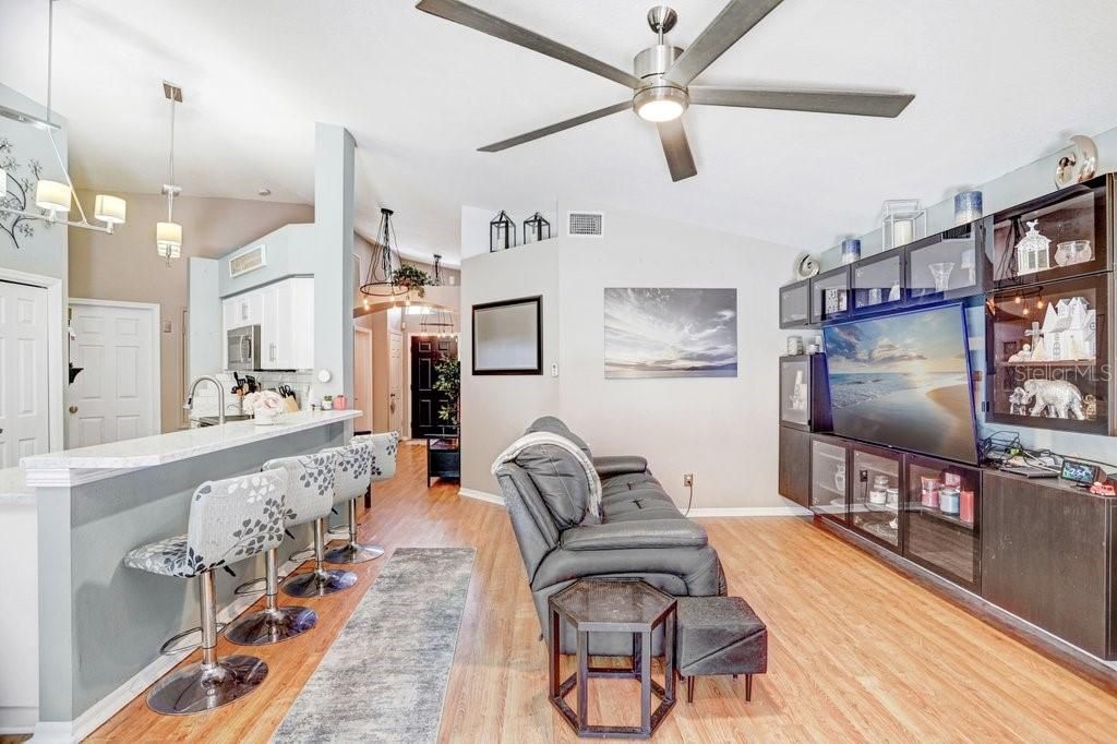 For Sale: $370,000 (4 beds, 2 baths, 1516 Square Feet)