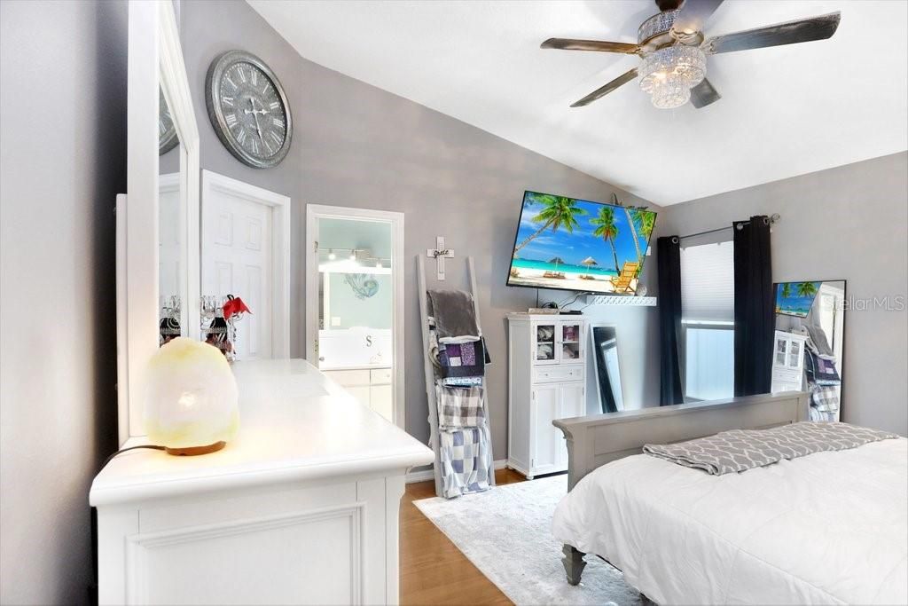 For Sale: $370,000 (4 beds, 2 baths, 1516 Square Feet)
