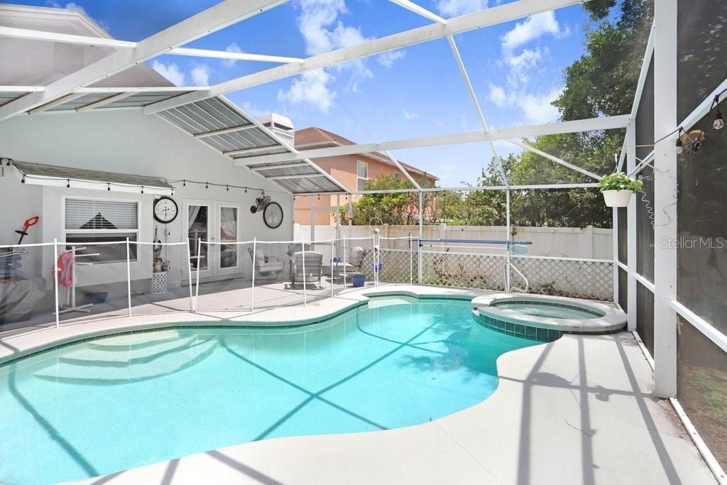 For Sale: $370,000 (4 beds, 2 baths, 1516 Square Feet)