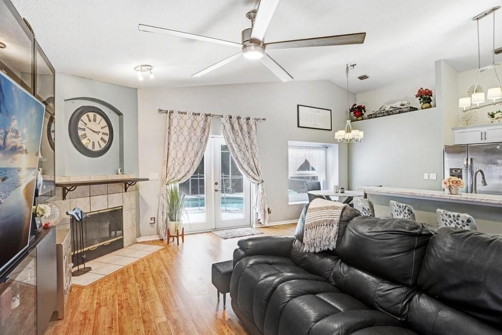 For Sale: $370,000 (4 beds, 2 baths, 1516 Square Feet)