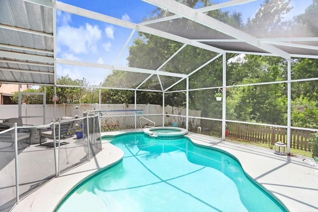 For Sale: $370,000 (4 beds, 2 baths, 1516 Square Feet)