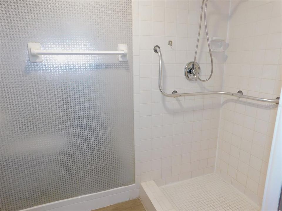 На продажу: $198,000 (2 спален, 2 ванн, 1094 Квадратных фут)