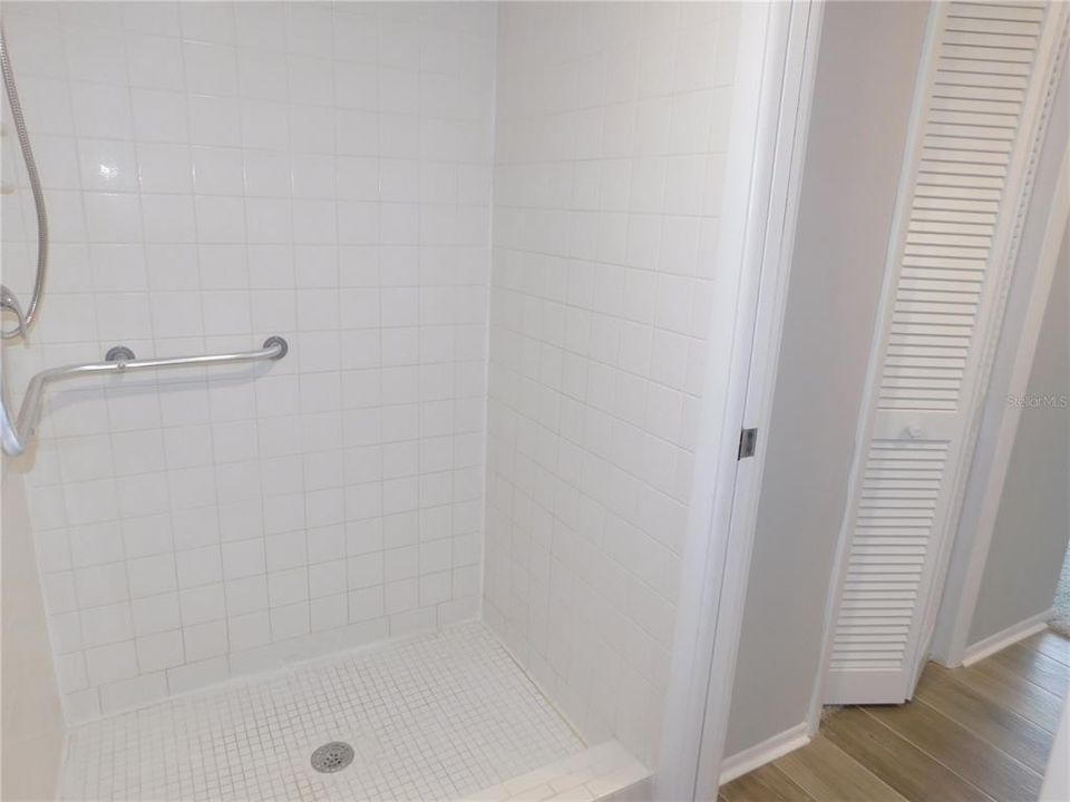 На продажу: $198,000 (2 спален, 2 ванн, 1094 Квадратных фут)