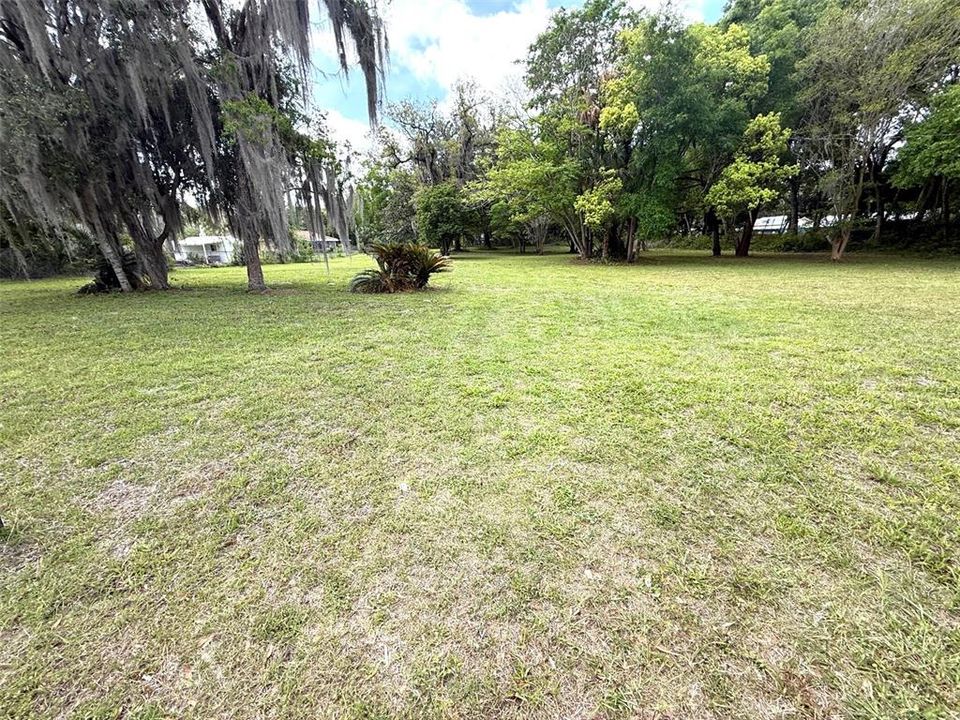 合同活跃: $98,000 (1.37 acres)