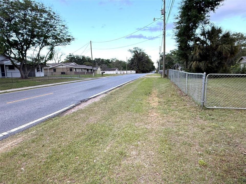 合同活跃: $98,000 (1.37 acres)