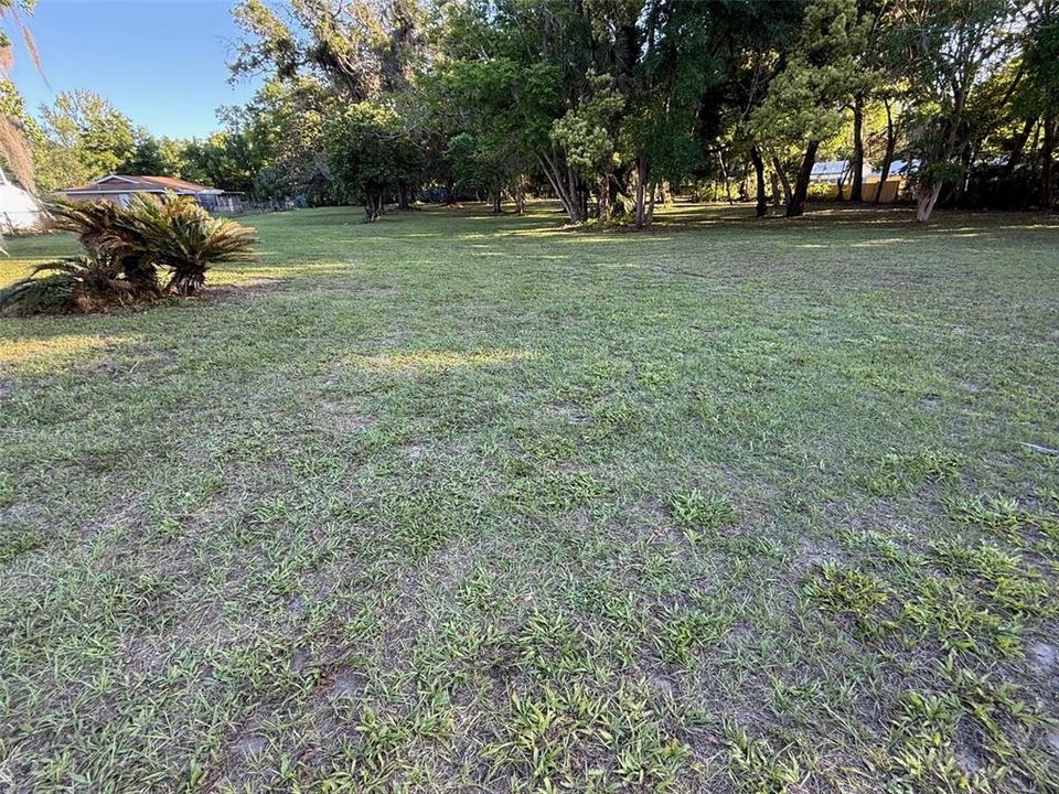 合同活跃: $98,000 (1.37 acres)