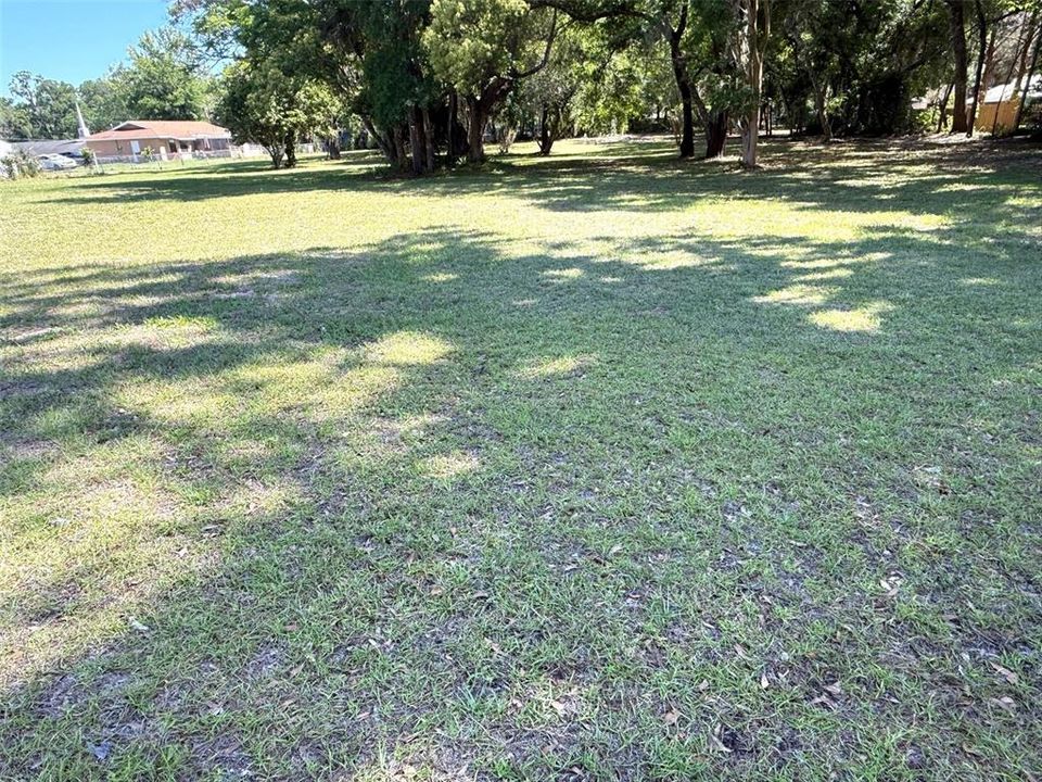 合同活跃: $98,000 (1.37 acres)