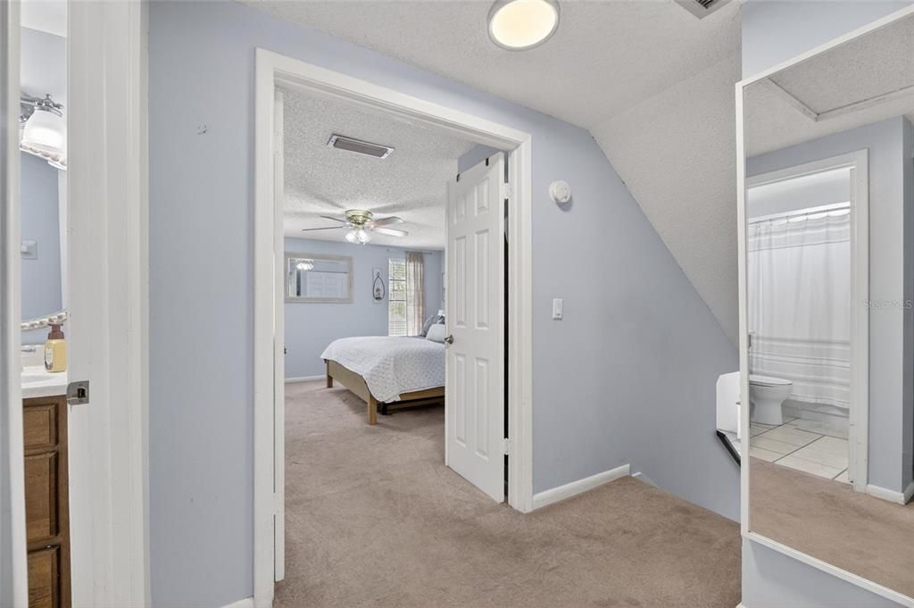 Activo con contrato: $449,000 (4 camas, 2 baños, 1793 Pies cuadrados)