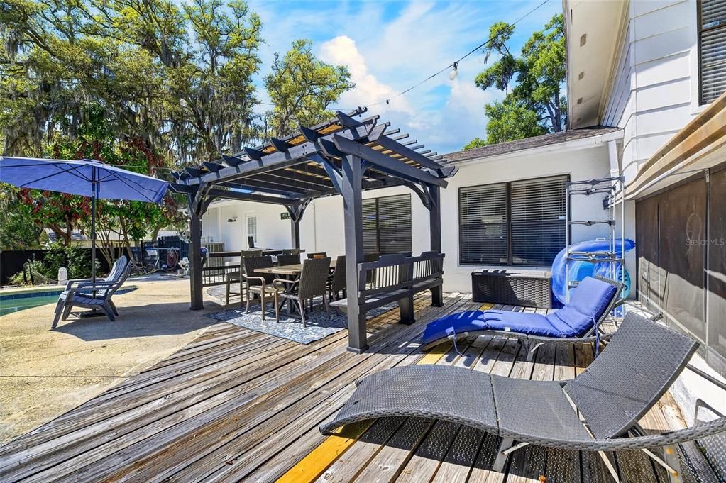 Activo con contrato: $449,000 (4 camas, 2 baños, 1793 Pies cuadrados)