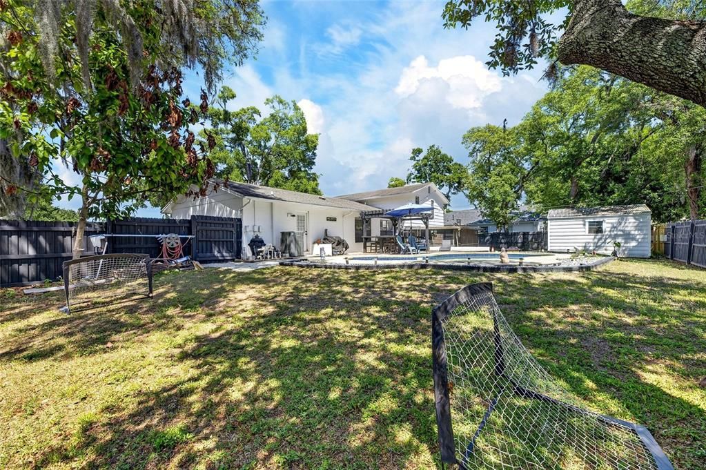 Activo con contrato: $449,000 (4 camas, 2 baños, 1793 Pies cuadrados)