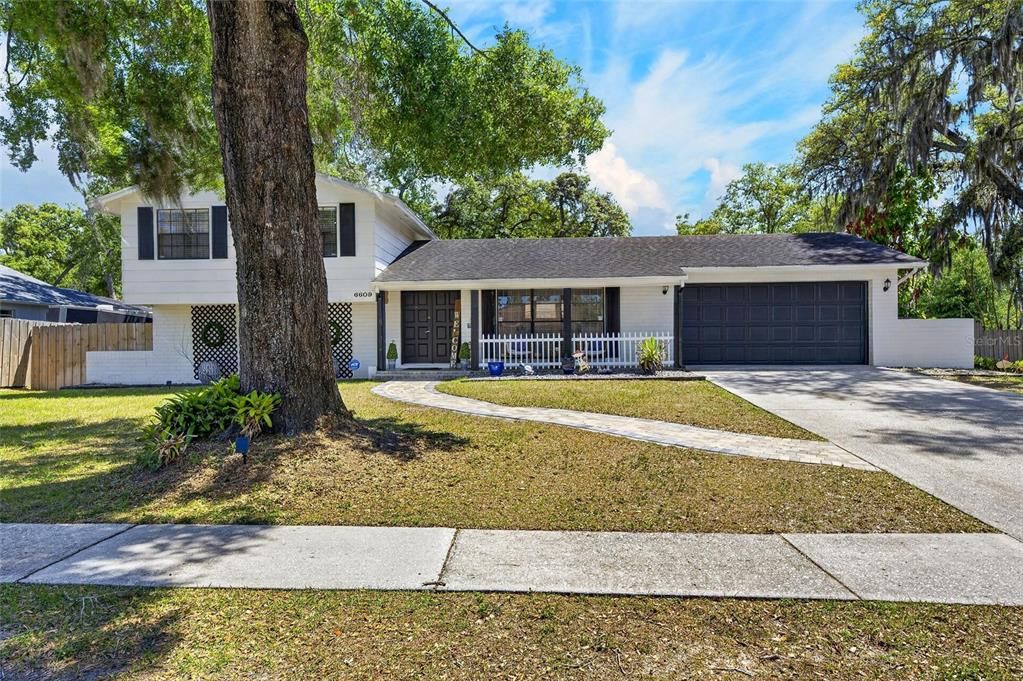 Activo con contrato: $449,000 (4 camas, 2 baños, 1793 Pies cuadrados)