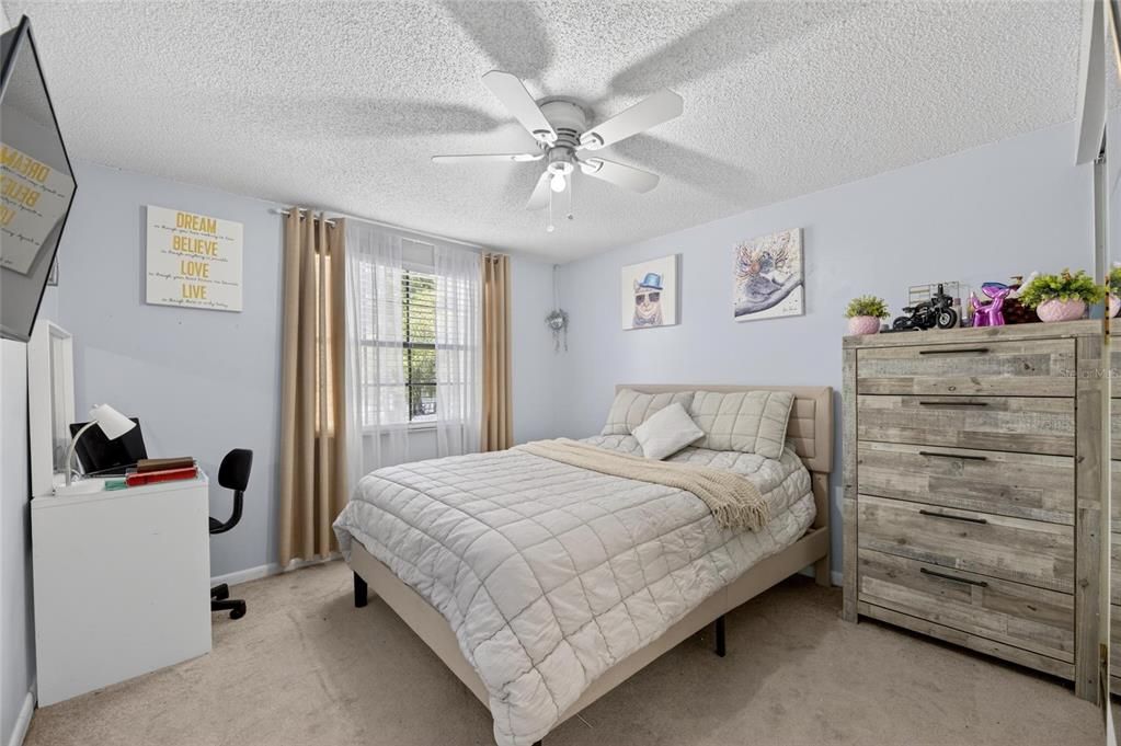 Activo con contrato: $449,000 (4 camas, 2 baños, 1793 Pies cuadrados)