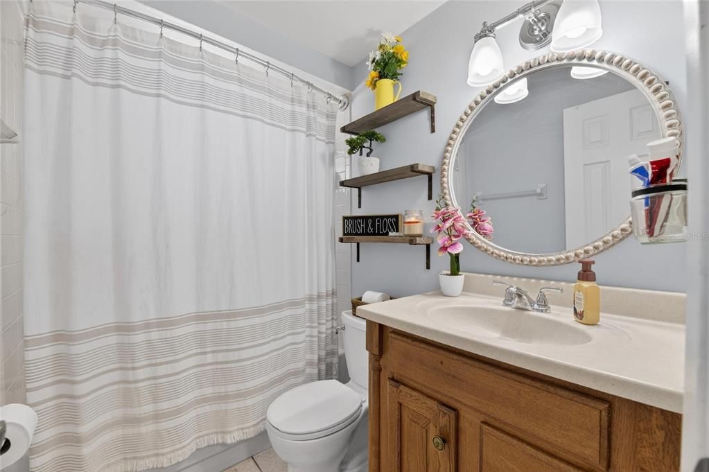 Activo con contrato: $449,000 (4 camas, 2 baños, 1793 Pies cuadrados)