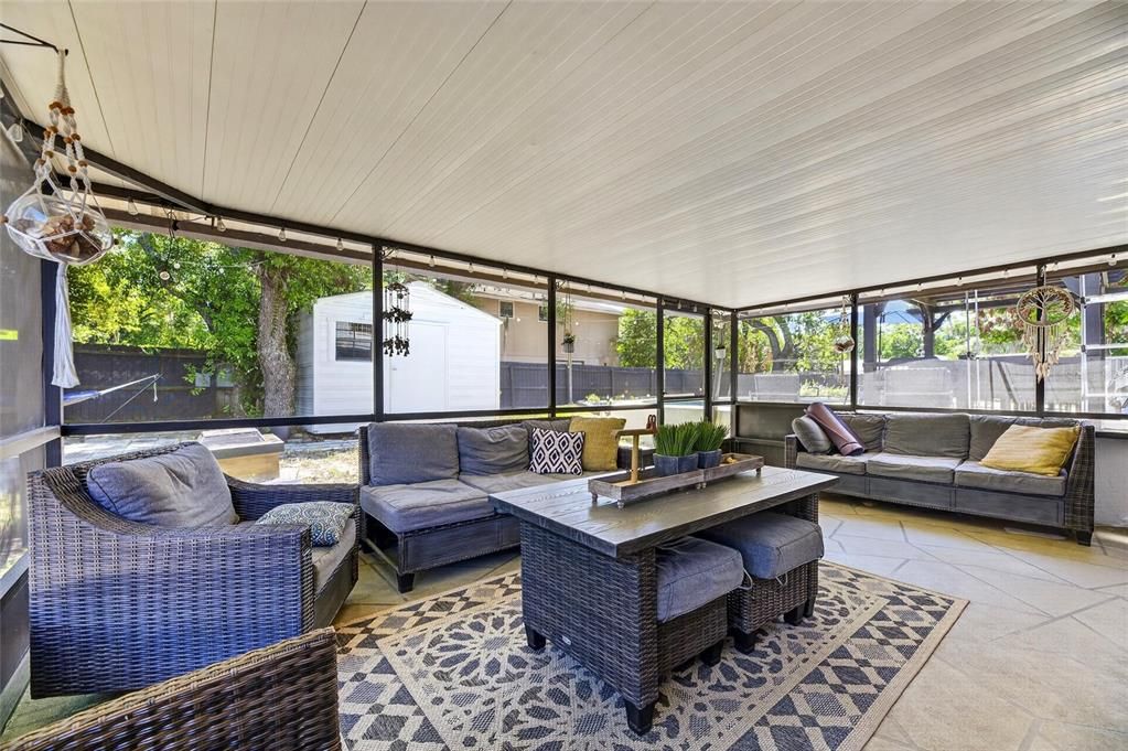 Activo con contrato: $449,000 (4 camas, 2 baños, 1793 Pies cuadrados)