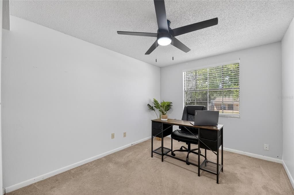 Activo con contrato: $449,000 (4 camas, 2 baños, 1793 Pies cuadrados)