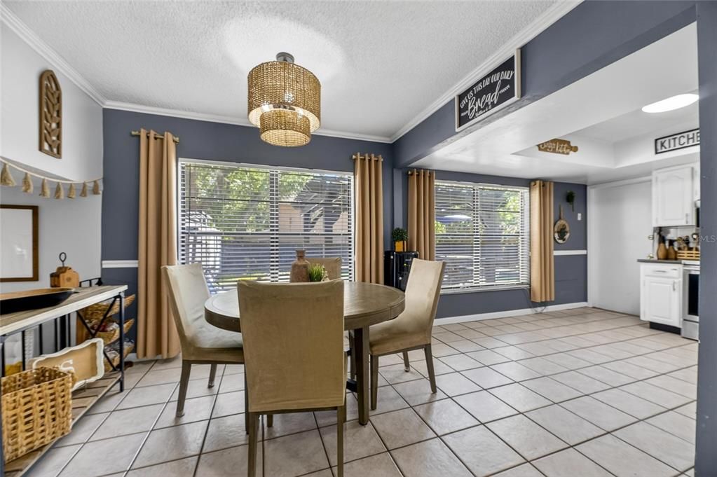 Activo con contrato: $449,000 (4 camas, 2 baños, 1793 Pies cuadrados)