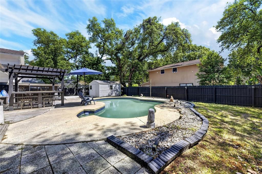 Activo con contrato: $449,000 (4 camas, 2 baños, 1793 Pies cuadrados)