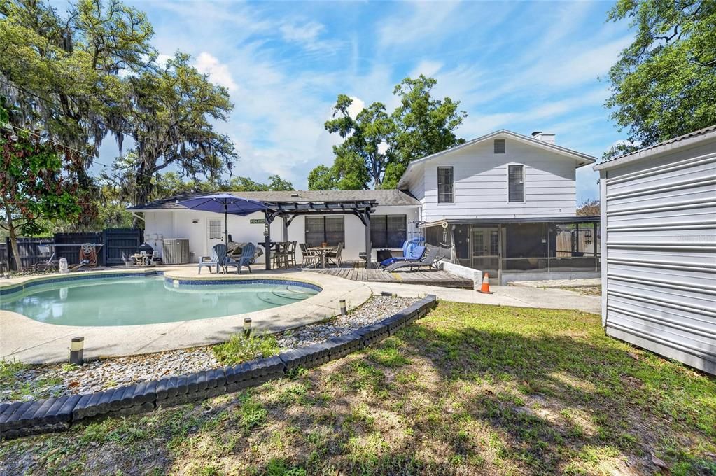 Activo con contrato: $449,000 (4 camas, 2 baños, 1793 Pies cuadrados)