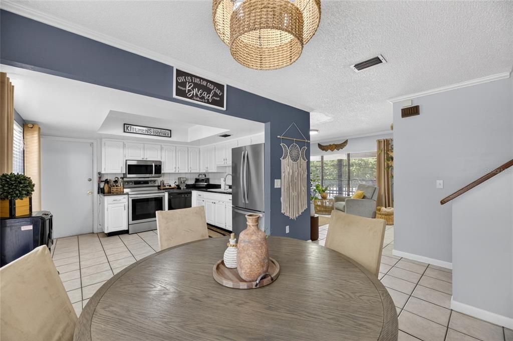 Activo con contrato: $449,000 (4 camas, 2 baños, 1793 Pies cuadrados)