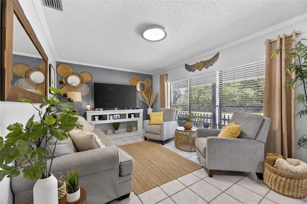 Activo con contrato: $449,000 (4 camas, 2 baños, 1793 Pies cuadrados)
