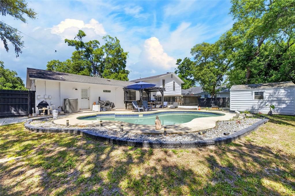 Activo con contrato: $449,000 (4 camas, 2 baños, 1793 Pies cuadrados)