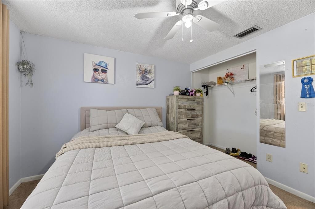 Activo con contrato: $449,000 (4 camas, 2 baños, 1793 Pies cuadrados)