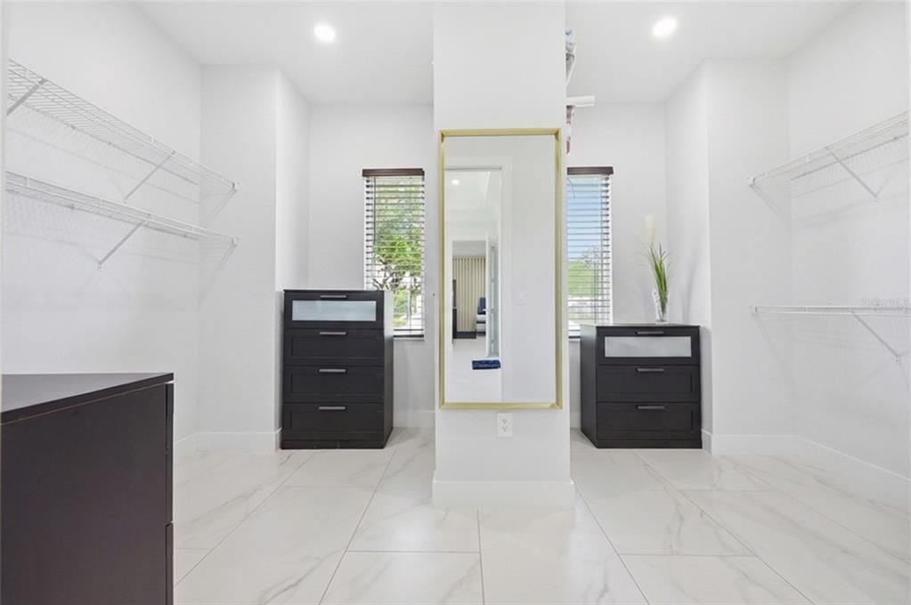 En Venta: $1,350,000 (4 camas, 3 baños, 3417 Pies cuadrados)