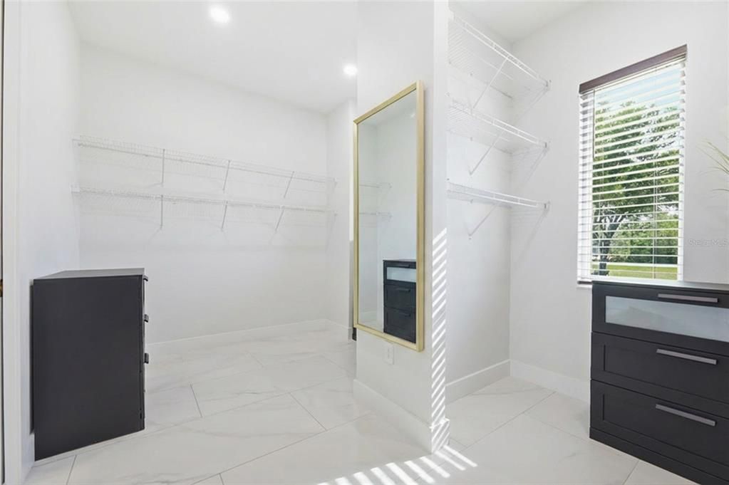 En Venta: $1,350,000 (4 camas, 3 baños, 3417 Pies cuadrados)