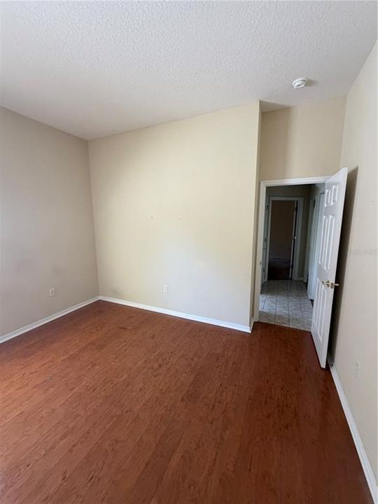 Activo con contrato: $337,900 (4 camas, 2 baños, 1901 Pies cuadrados)