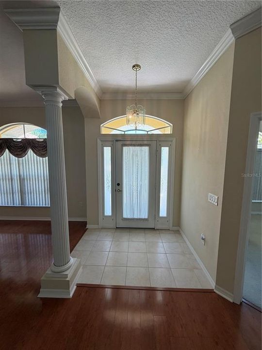 Activo con contrato: $337,900 (4 camas, 2 baños, 1901 Pies cuadrados)