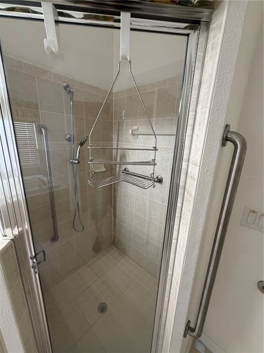 Activo con contrato: $337,900 (4 camas, 2 baños, 1901 Pies cuadrados)