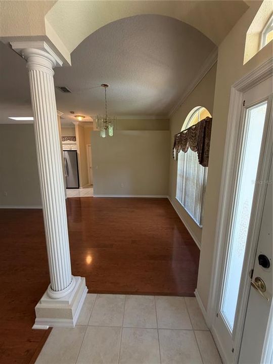 Activo con contrato: $337,900 (4 camas, 2 baños, 1901 Pies cuadrados)