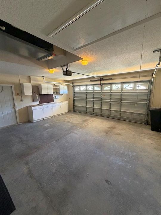 Activo con contrato: $337,900 (4 camas, 2 baños, 1901 Pies cuadrados)