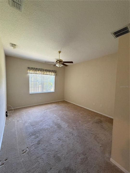 Activo con contrato: $337,900 (4 camas, 2 baños, 1901 Pies cuadrados)