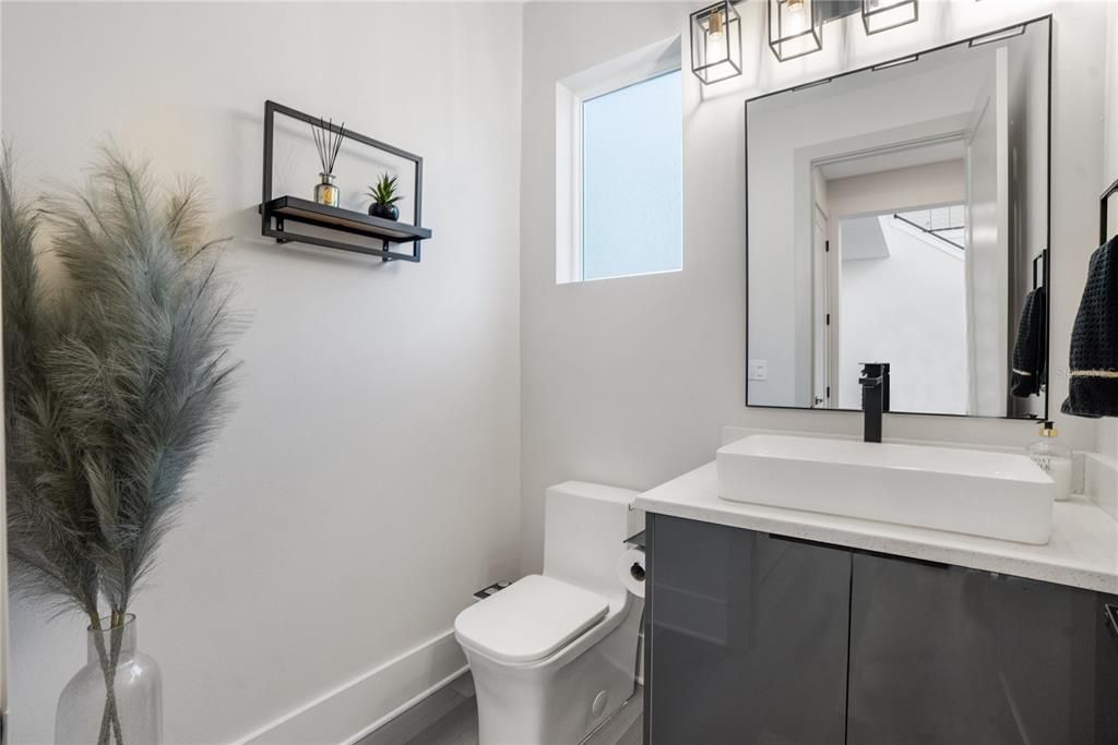 En Venta: $895,000 (4 camas, 2 baños, 2518 Pies cuadrados)