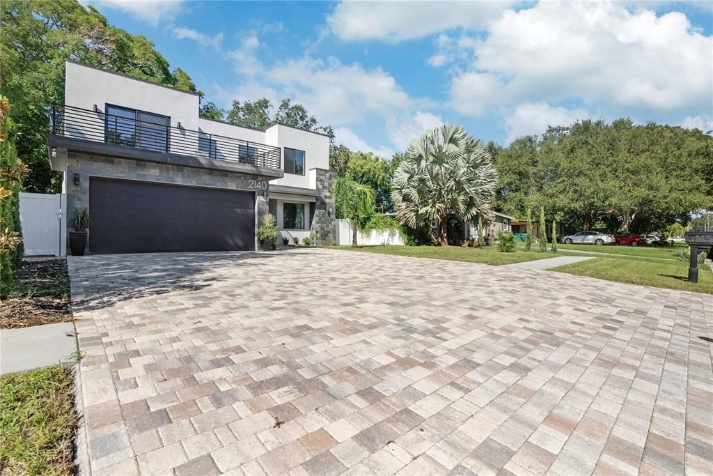 En Venta: $895,000 (4 camas, 2 baños, 2518 Pies cuadrados)
