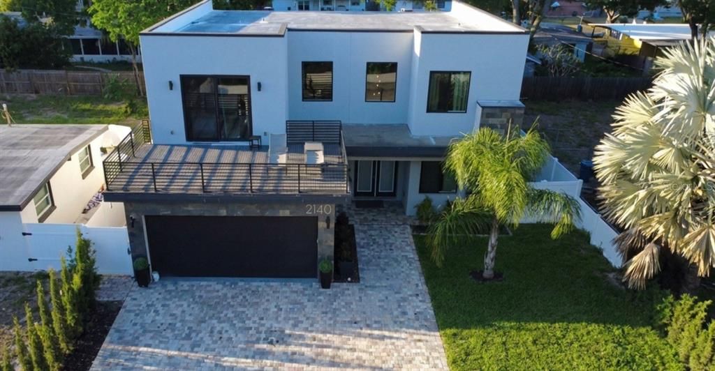 En Venta: $895,000 (4 camas, 2 baños, 2518 Pies cuadrados)