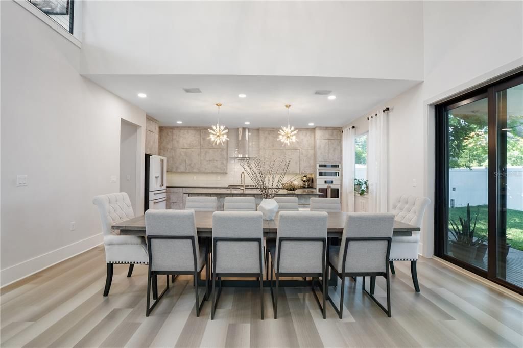 En Venta: $895,000 (4 camas, 2 baños, 2518 Pies cuadrados)