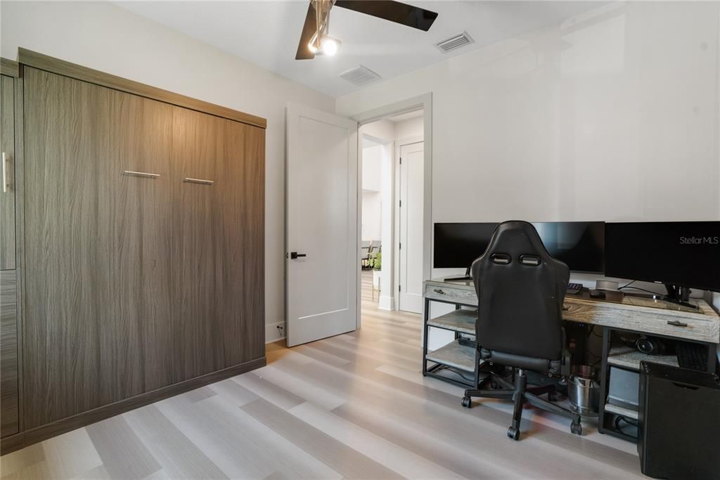 En Venta: $895,000 (4 camas, 2 baños, 2518 Pies cuadrados)