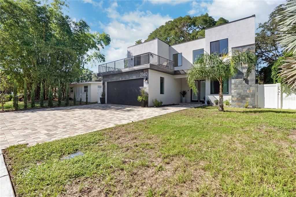 En Venta: $895,000 (4 camas, 2 baños, 2518 Pies cuadrados)