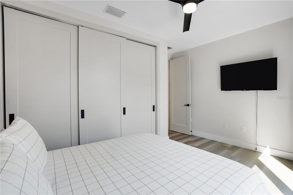 En Venta: $895,000 (4 camas, 2 baños, 2518 Pies cuadrados)