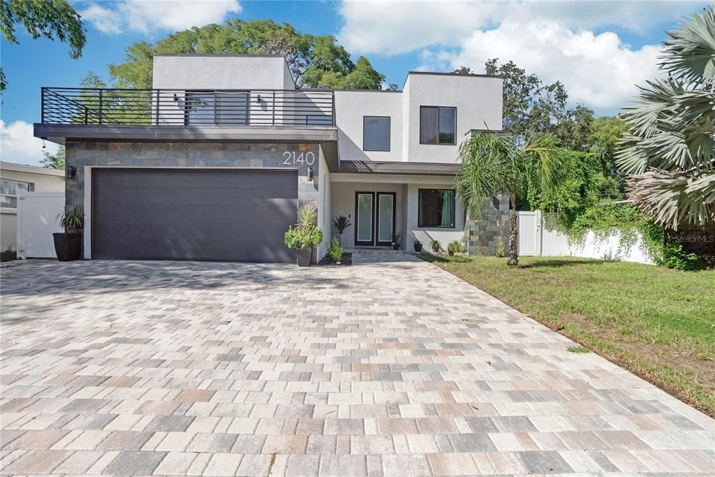 En Venta: $895,000 (4 camas, 2 baños, 2518 Pies cuadrados)